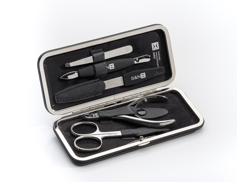Маникюрно-педикюрный набор из 5 предметов (черный) Schere Nagel