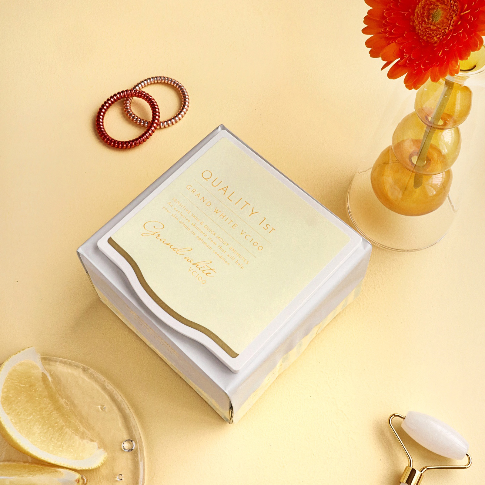 Тканевая отбеливающая экспресс-маска для лица с витамином С Кволити Фест Гранд Вайт ВиСи100, выравнивающая цвет кожи, Quality First Grand White VC100.