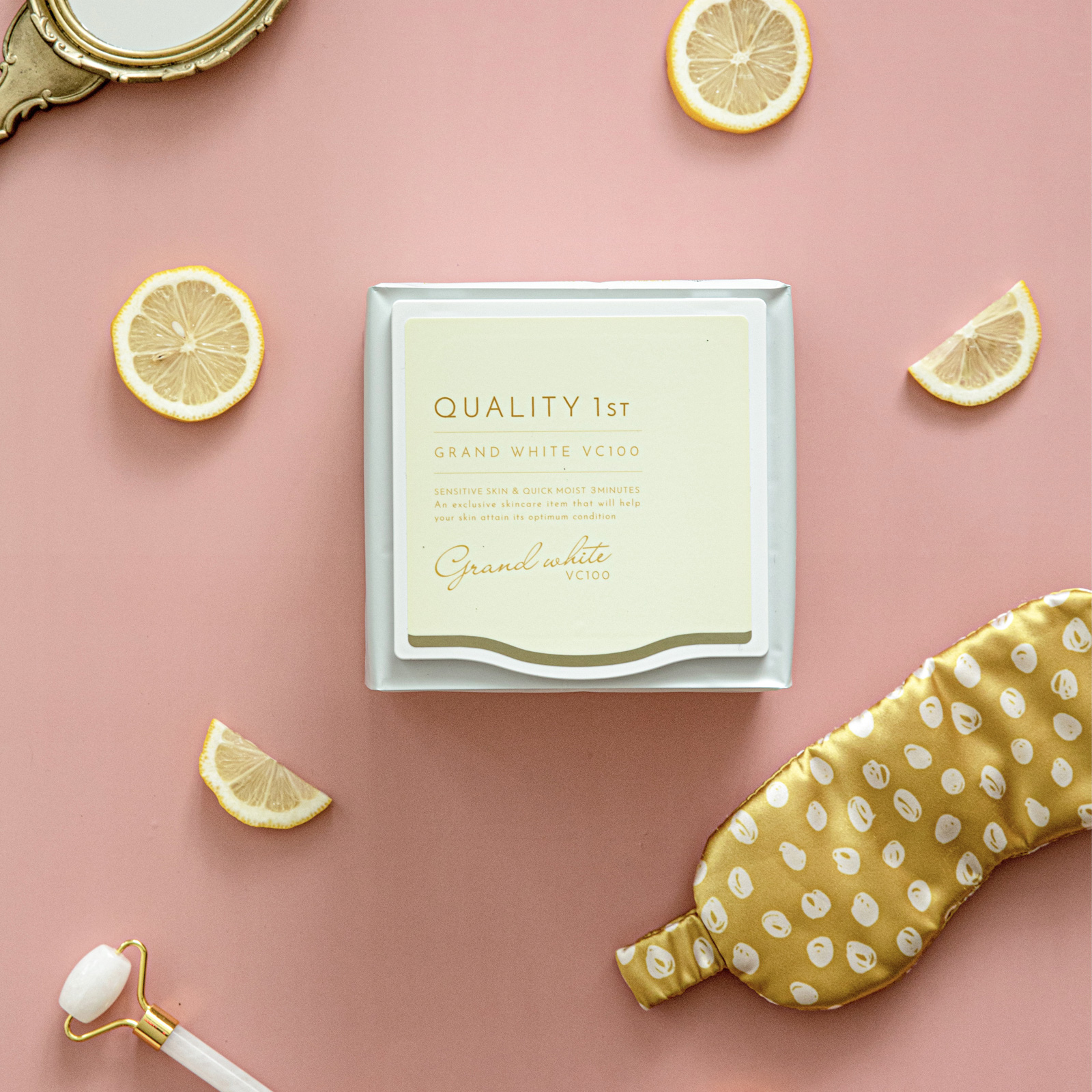 Тканевая отбеливающая экспресс-маска для лица с витамином С Кволити Фест Гранд Вайт ВиСи100, выравнивающая цвет кожи, Quality First Grand White VC100.