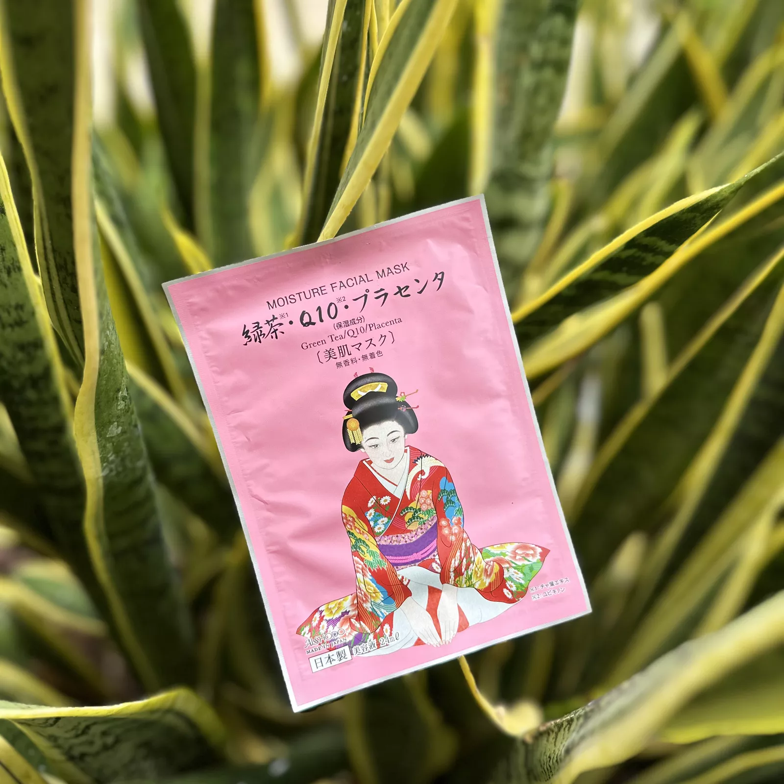 Увлажняющая маска для лица на основе зеленого чая и коэнзимов Q10 Айшодо Майко, Aishodo Maiko Moisture Facial Mask Green Tea/Q10/Placenta.